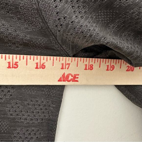 Lululemon Athletica Charcoal Textured Long Sleeve Knit Top Size Small - Picture 3 of 6